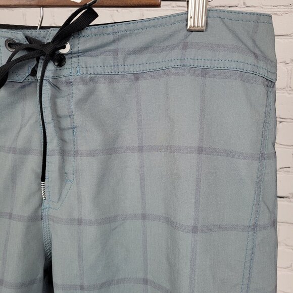 Volcom Blue Lightweight Stretch Back Pocket Board Shorts Swim Trunks Size 34x9 - Picture 10 of 12